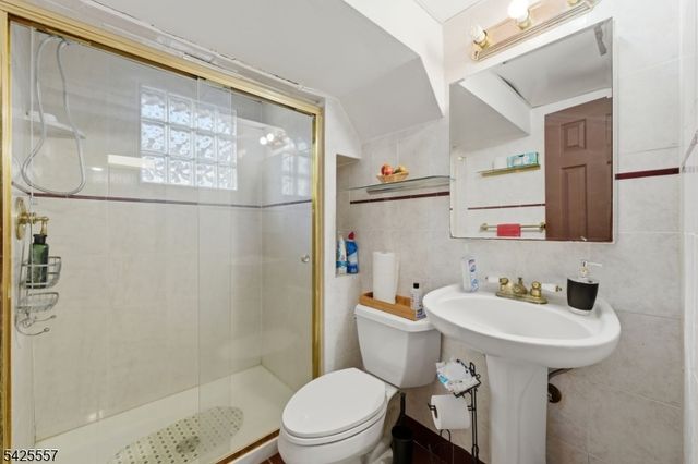 6 Oneida Ave, Hopatcong Boro, NJ 07843