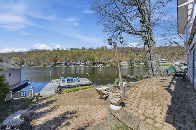 6 Oneida Ave, Hopatcong Boro, NJ 07843