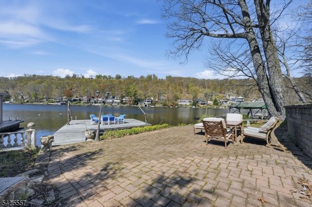 6 Oneida Ave, Hopatcong Boro, NJ 07843