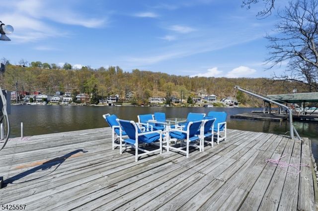 6 Oneida Ave, Hopatcong Boro, NJ 07843