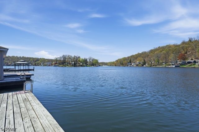 6 Oneida Ave, Hopatcong Boro, NJ 07843