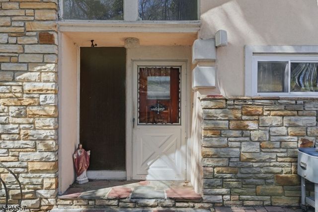 6 Oneida Ave, Hopatcong Boro, NJ 07843