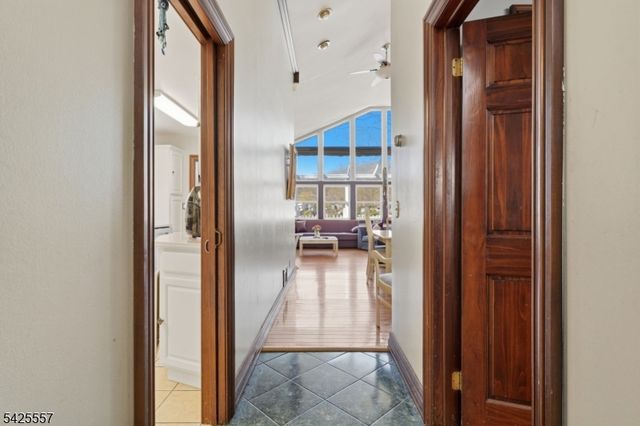 6 Oneida Ave, Hopatcong Boro, NJ 07843