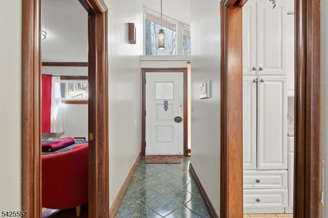 6 Oneida Ave, Hopatcong Boro, NJ 07843