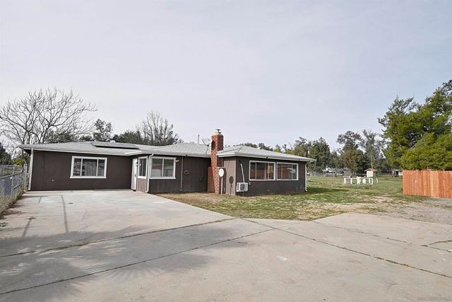 401 WASHINGTON STREET, Ramona, CA 92065