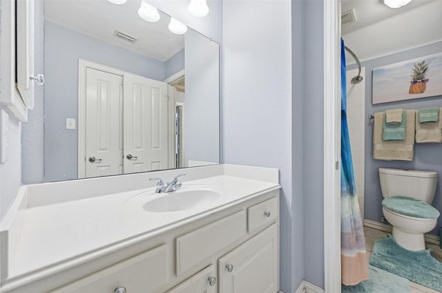 6796 Lakefront Drive, Grand Prairie, TX 75054