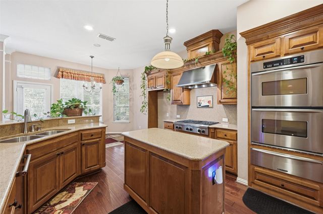 6796 Lakefront Drive, Grand Prairie, TX 75054