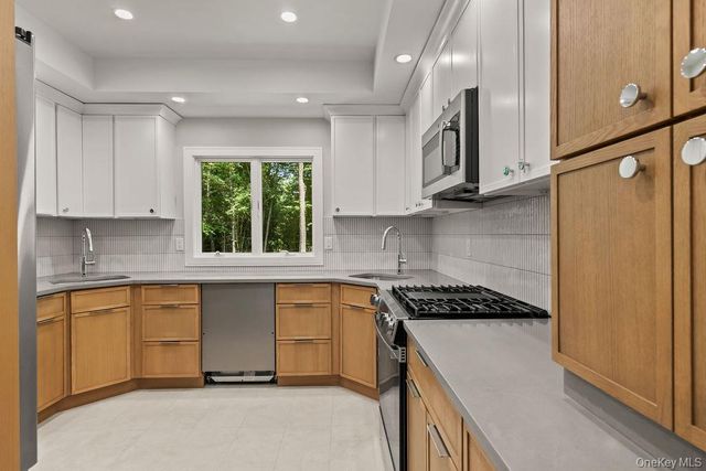 142 N Little Tor Road, New City, NY 10956