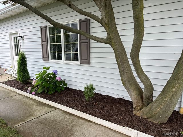 6621 North Canal Road, Lockport Town, NY 14094
