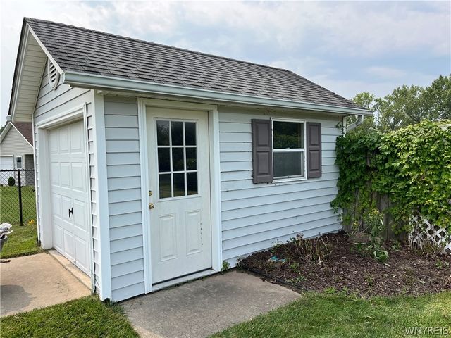 6621 North Canal Road, Lockport Town, NY 14094