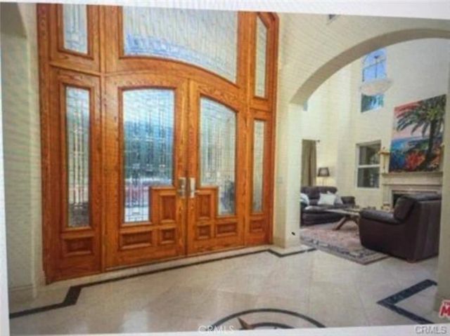 5717 MELVIN Avenue, Tarzana, CA 91356