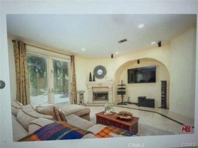 5717 MELVIN Avenue, Tarzana, CA 91356