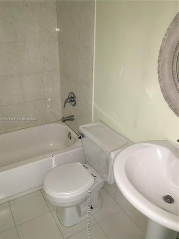 2162 W 60th Street 14208, Hialeah, FL 33016