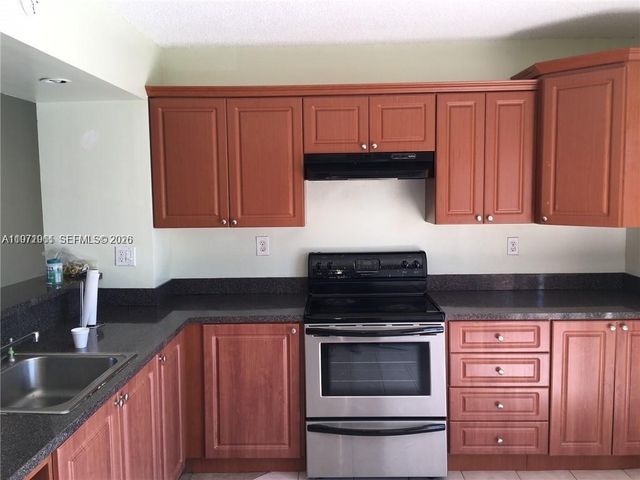 2162 W 60th Street 14208, Hialeah, FL 33016