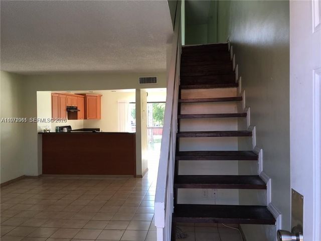 2162 W 60th Street 14208, Hialeah, FL 33016