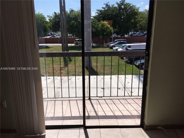 2162 W 60th Street 14208, Hialeah, FL 33016