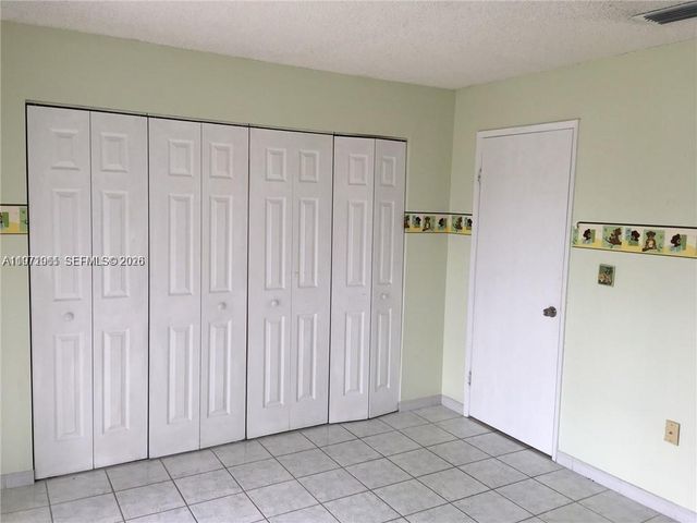 2162 W 60th Street 14208, Hialeah, FL 33016