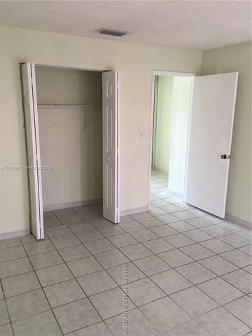 2162 W 60th Street 14208, Hialeah, FL 33016