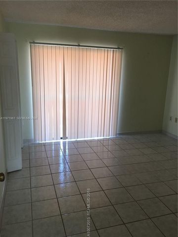 2162 W 60th Street 14208, Hialeah, FL 33016