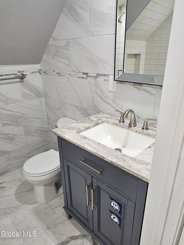 2402 Ave B Extension, Schenectady, NY 12308