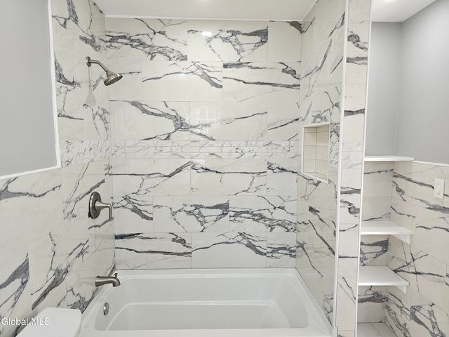 2402 Ave B Extension, Schenectady, NY 12308