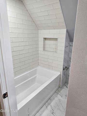 2402 Ave B Extension, Schenectady, NY 12308