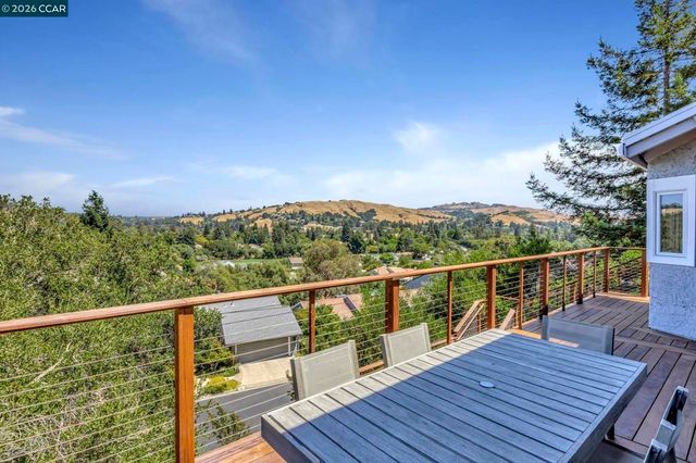 1825 Saint Andrews Dr, Moraga, CA 94556