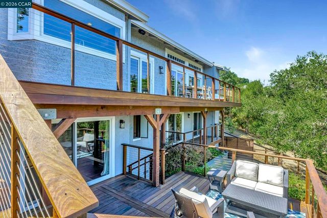 1825 Saint Andrews Dr, Moraga, CA 94556