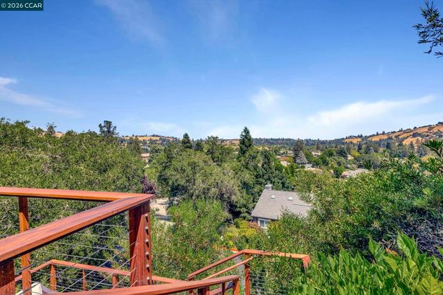 1825 Saint Andrews Dr, Moraga, CA 94556