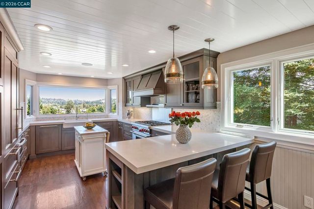 1825 Saint Andrews Dr, Moraga, CA 94556