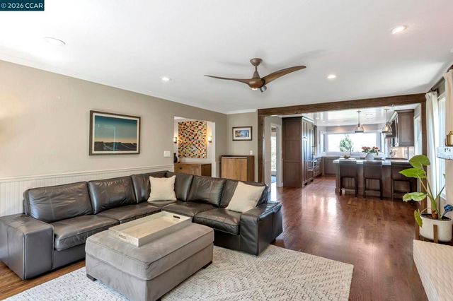 1825 Saint Andrews Dr, Moraga, CA 94556