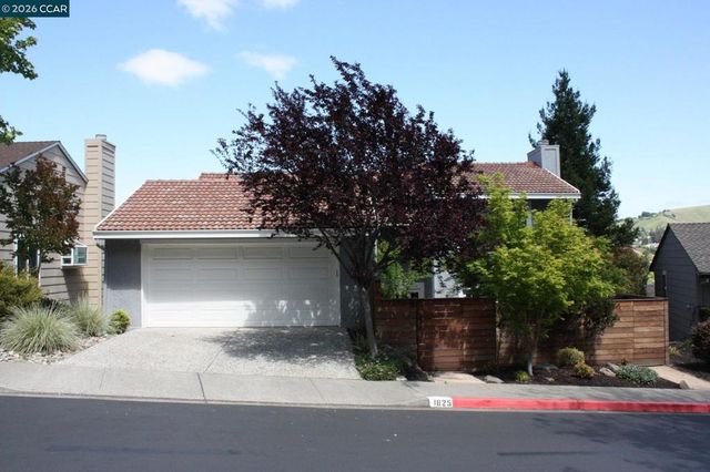 1825 Saint Andrews Dr, Moraga, CA 94556