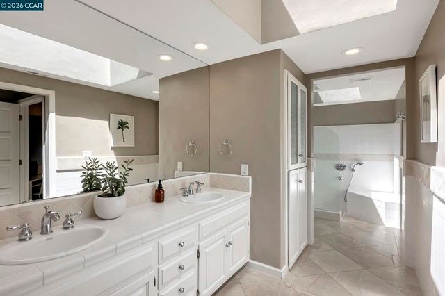 1825 Saint Andrews Dr, Moraga, CA 94556