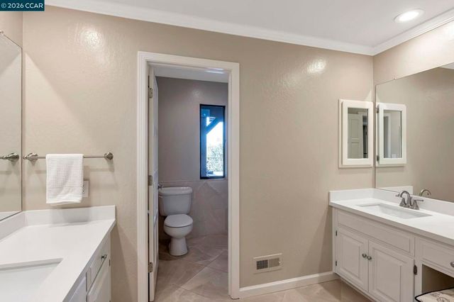 1825 Saint Andrews Dr, Moraga, CA 94556