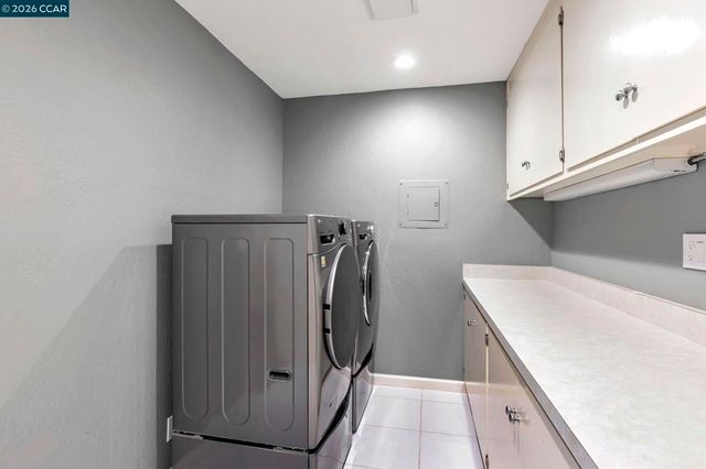 1825 Saint Andrews Dr, Moraga, CA 94556