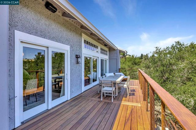 1825 Saint Andrews Dr, Moraga, CA 94556