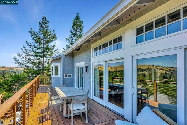 1825 Saint Andrews Dr, Moraga, CA 94556