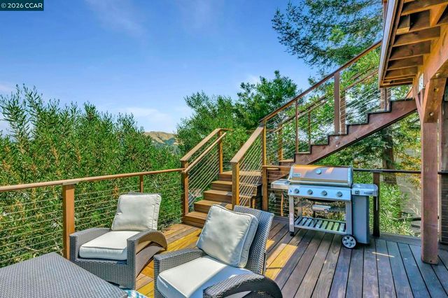 1825 Saint Andrews Dr, Moraga, CA 94556