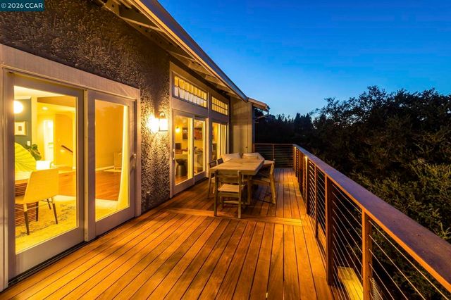 1825 Saint Andrews Dr, Moraga, CA 94556