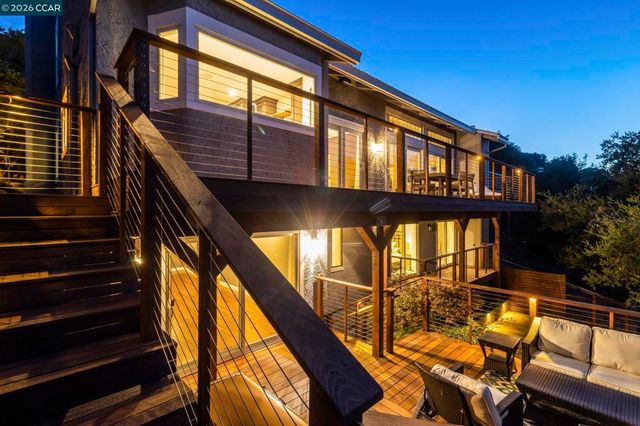 1825 Saint Andrews Dr, Moraga, CA 94556