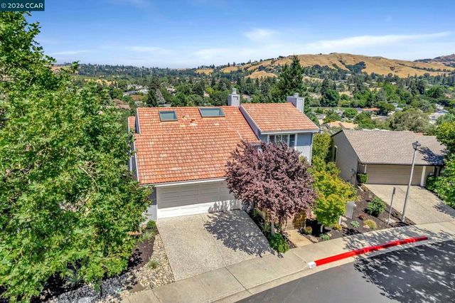 1825 Saint Andrews Dr, Moraga, CA 94556