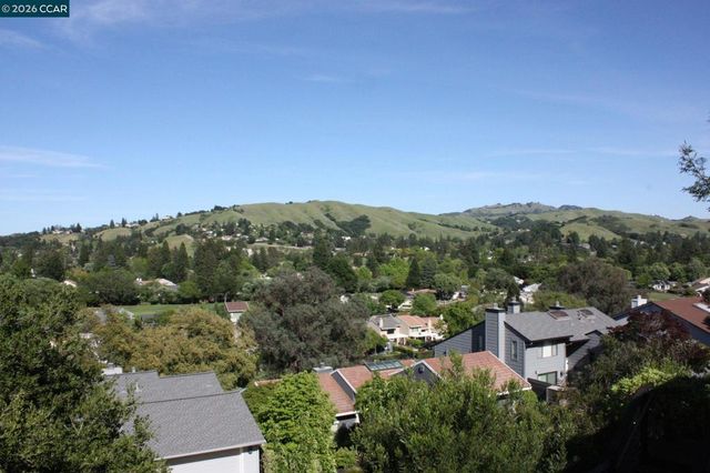1825 Saint Andrews Dr, Moraga, CA 94556