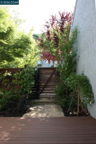 1825 Saint Andrews Dr, Moraga, CA 94556