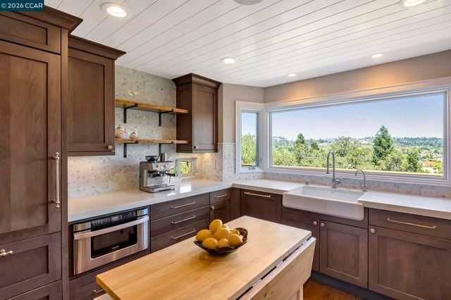 1825 Saint Andrews Dr, Moraga, CA 94556