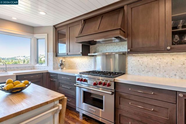 1825 Saint Andrews Dr, Moraga, CA 94556