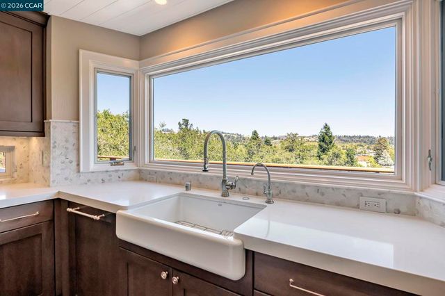 1825 Saint Andrews Dr, Moraga, CA 94556