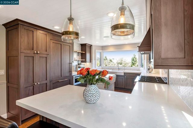 1825 Saint Andrews Dr, Moraga, CA 94556