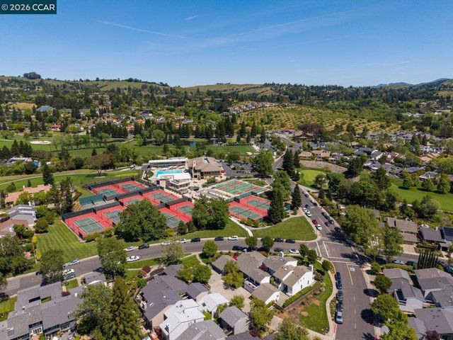 1825 Saint Andrews Dr, Moraga, CA 94556