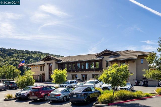 1825 Saint Andrews Dr, Moraga, CA 94556