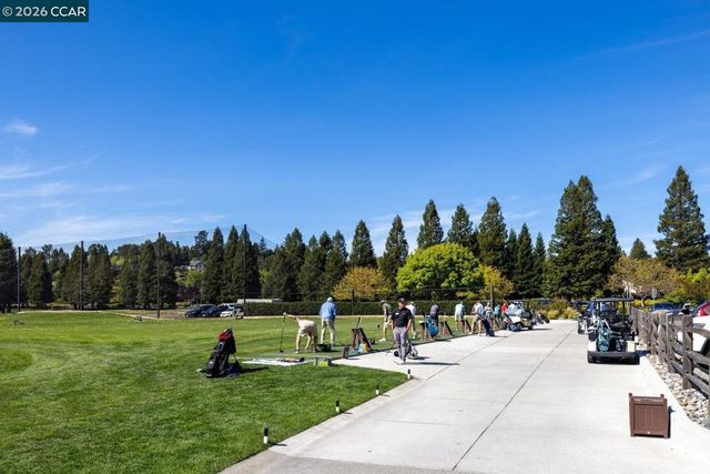 1825 Saint Andrews Dr, Moraga, CA 94556